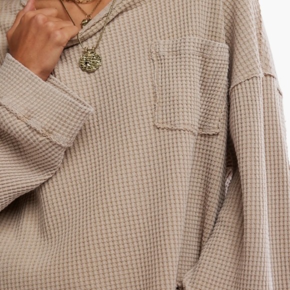 🦄 Free People Beige Waffle Knit Sweater M Oversized 24" Pit - Picture 4 of 9